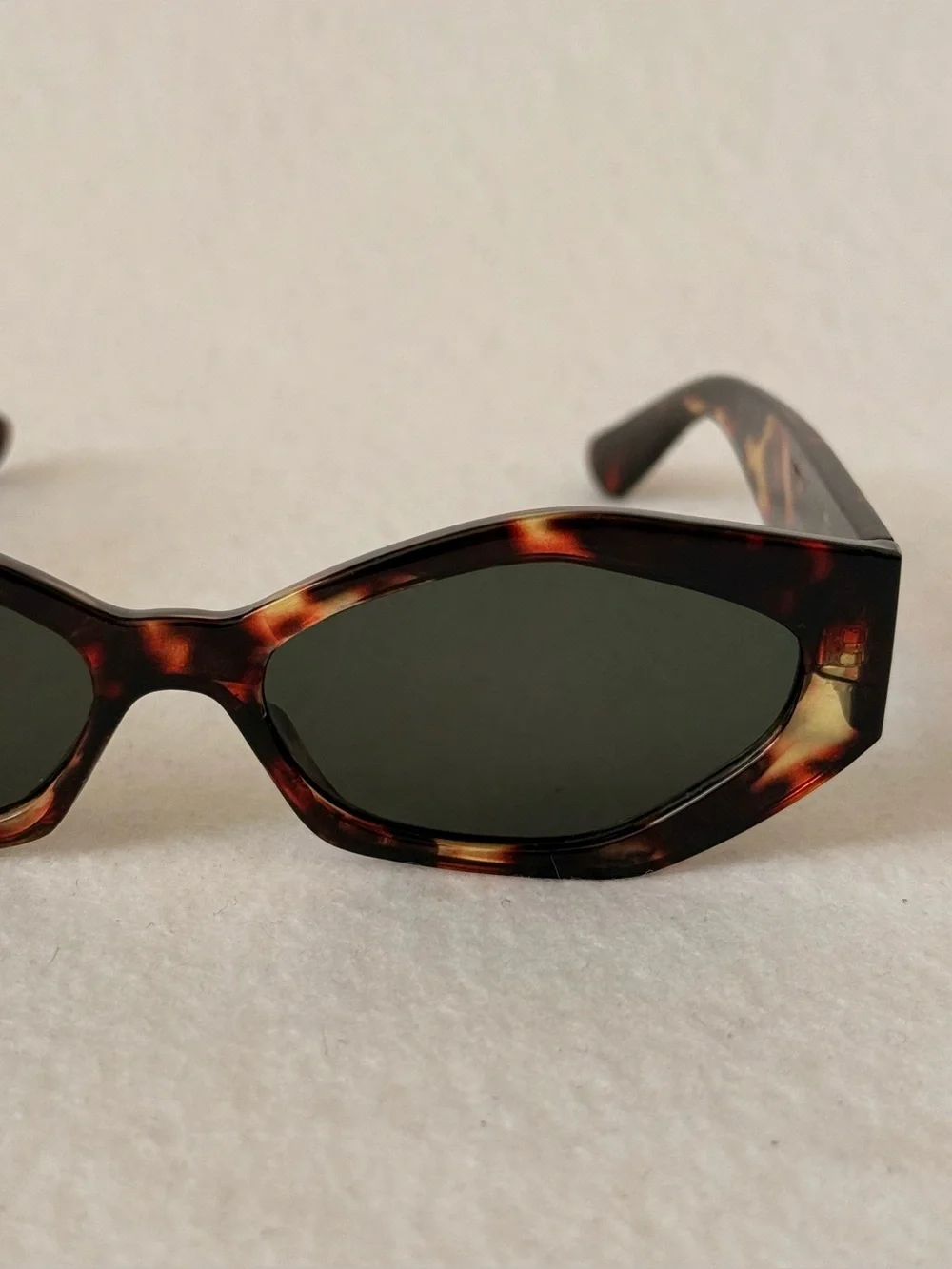 Urban Outfitters Aster Chunky Rectangle Sunglasses Tortoise One Size